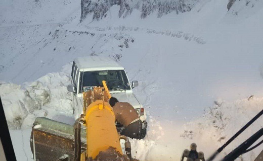 ارتفاع ۳۰ سانتی متری بارش برف در محور سروآباد_هورامان