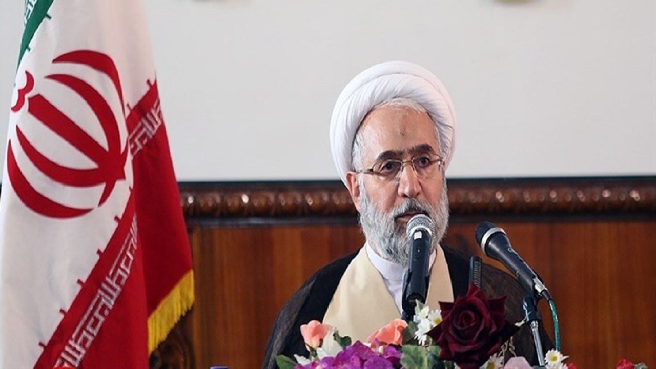 قصد محدود کردن فضای مجازی را نداریم/ با کسانی که آب به آسیاب دشمن ریختند برخورد می کنیم
