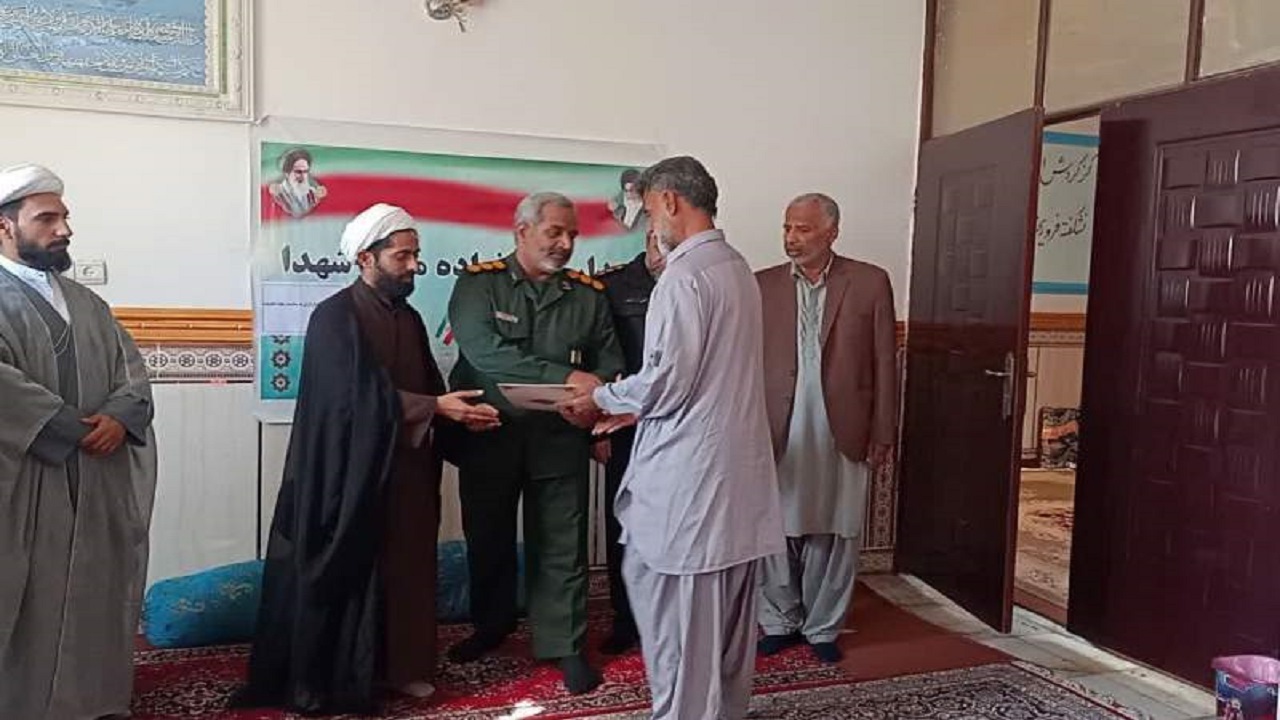 خانواده شهدا، جانبازان و ایثارگران بزرگ‌ترین یادگاران دفاع مقدس هستند