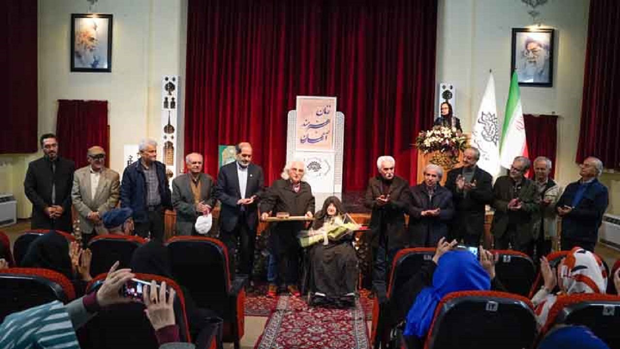 نمایشگاه گروهی زنان هنرمند اصفهانی در حوزه هنری اصفهان