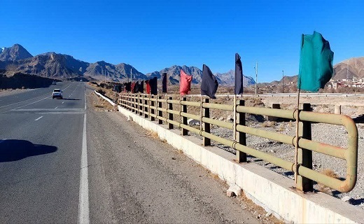 نصب پرچم  به مناسبت شهادت حضرت سلطانعلی(ع)