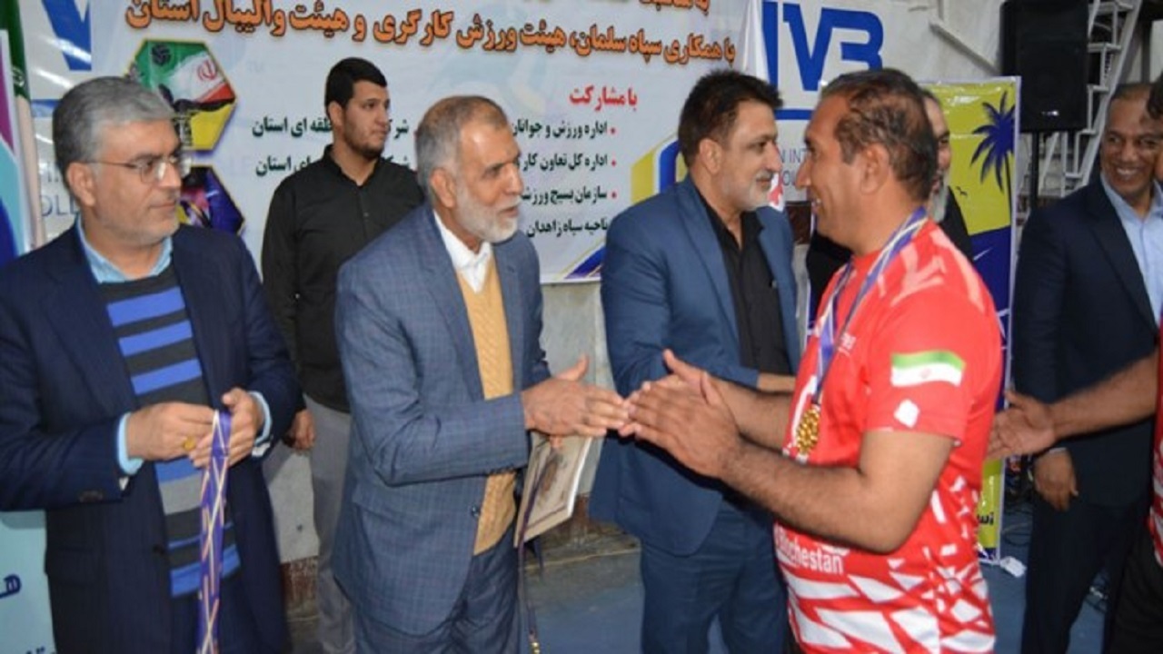 مسابقات والیبال پیشکسوتان کارگر در زاهدان برگزار شد