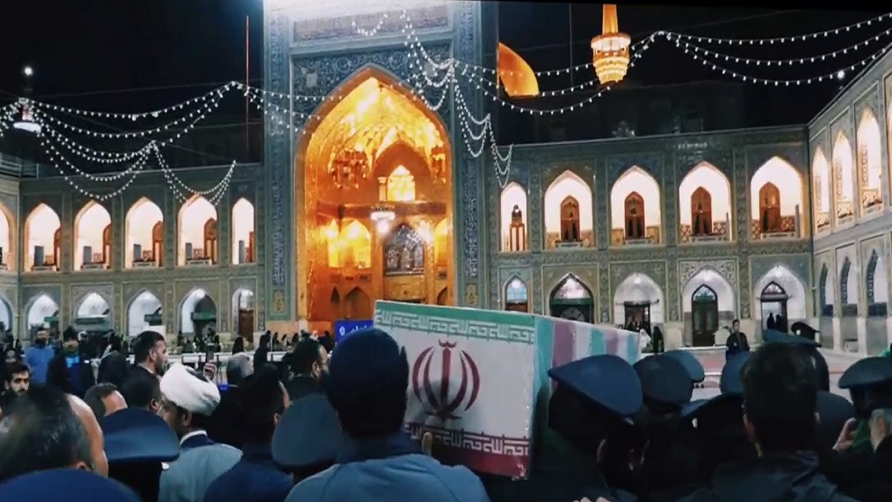 گوشه‌هایی از مراسم تشییع شهیده فائزه رحیمی در حرم مطهر رضوی + فیلم
