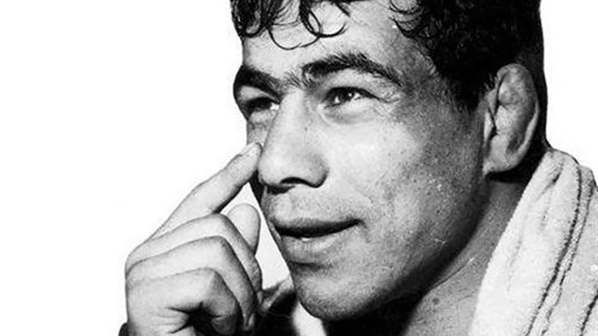 رونمایی از شلوار پهلوانی و آلبوم شخصی تختی + فیلم