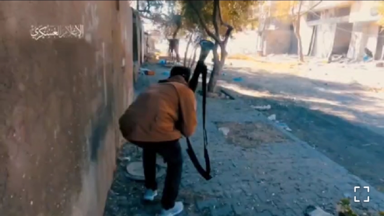 لحظه انهدام نفربر اسرائیل توسط مقاومت غزه + فیلم