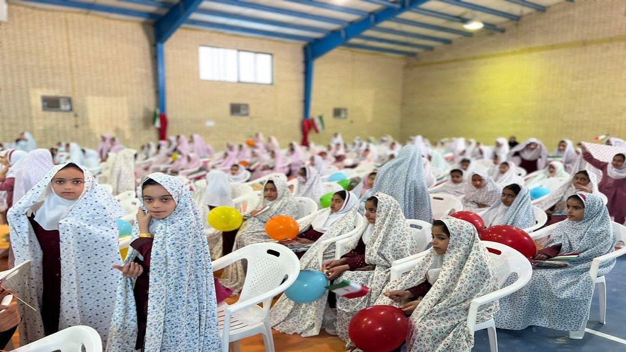 آغاز جشن عبودیت دانش آموزان دختر در مدارس غرب جزیره قشم به روایت تصاویر