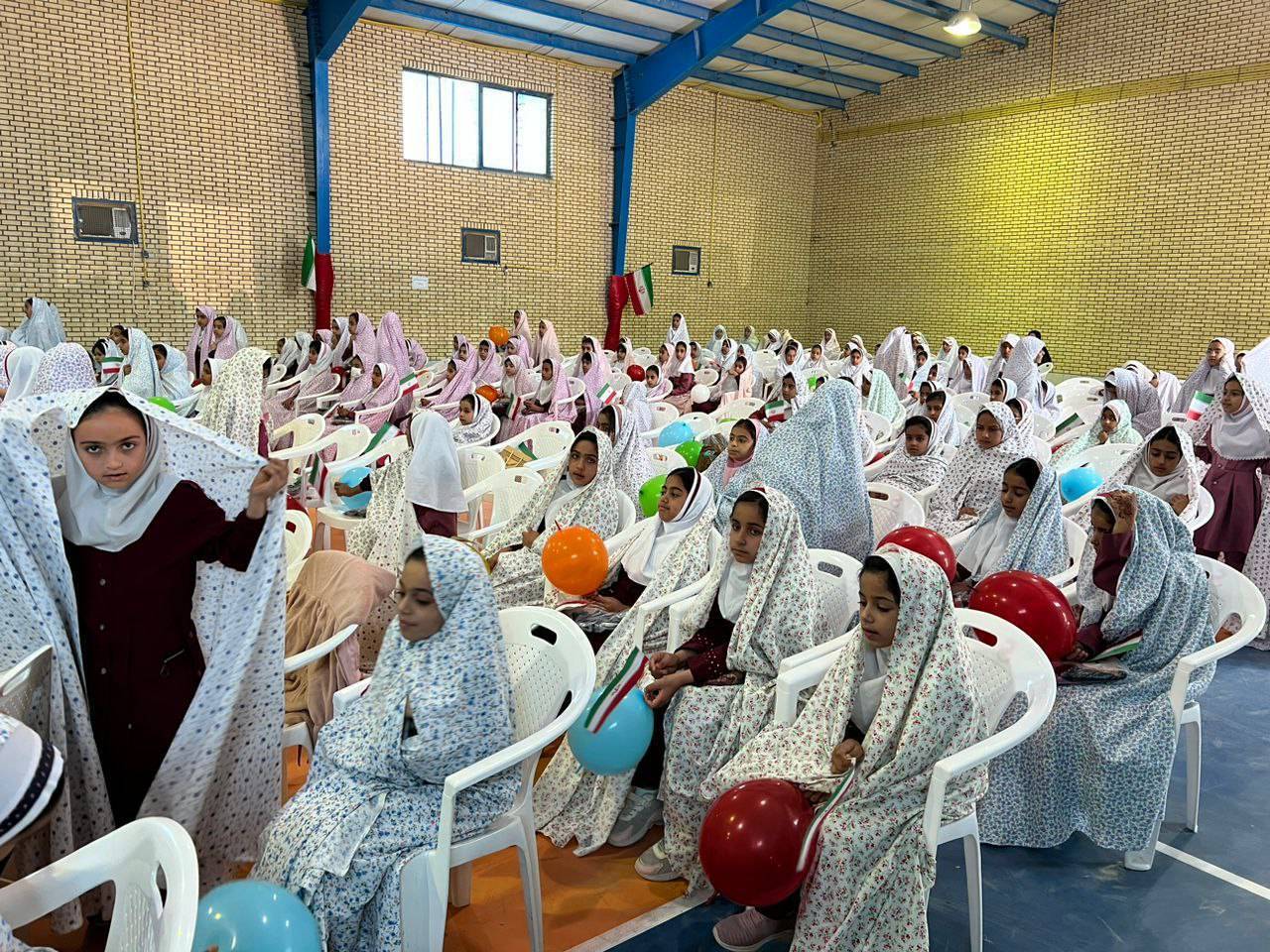 دانش آموزان در مراسم جشن تکلیف