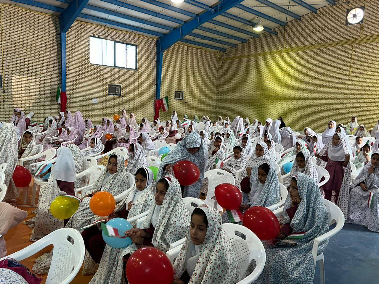 حضور دانش آموزان در مراسم جشن تکلیف