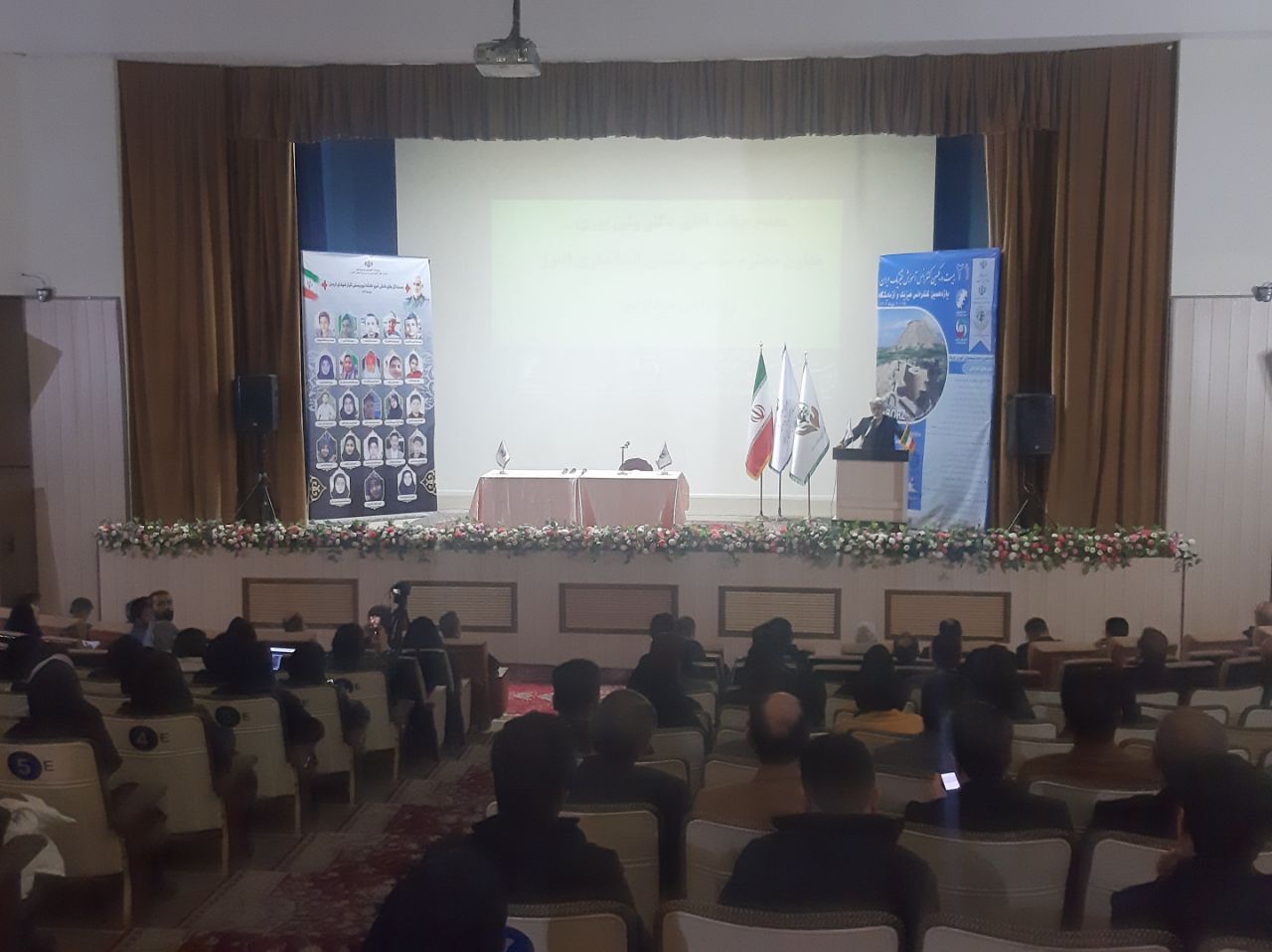 آغاز به کار بیست و یکمین کنفرانس ملی آموزش فیزیک در کرج