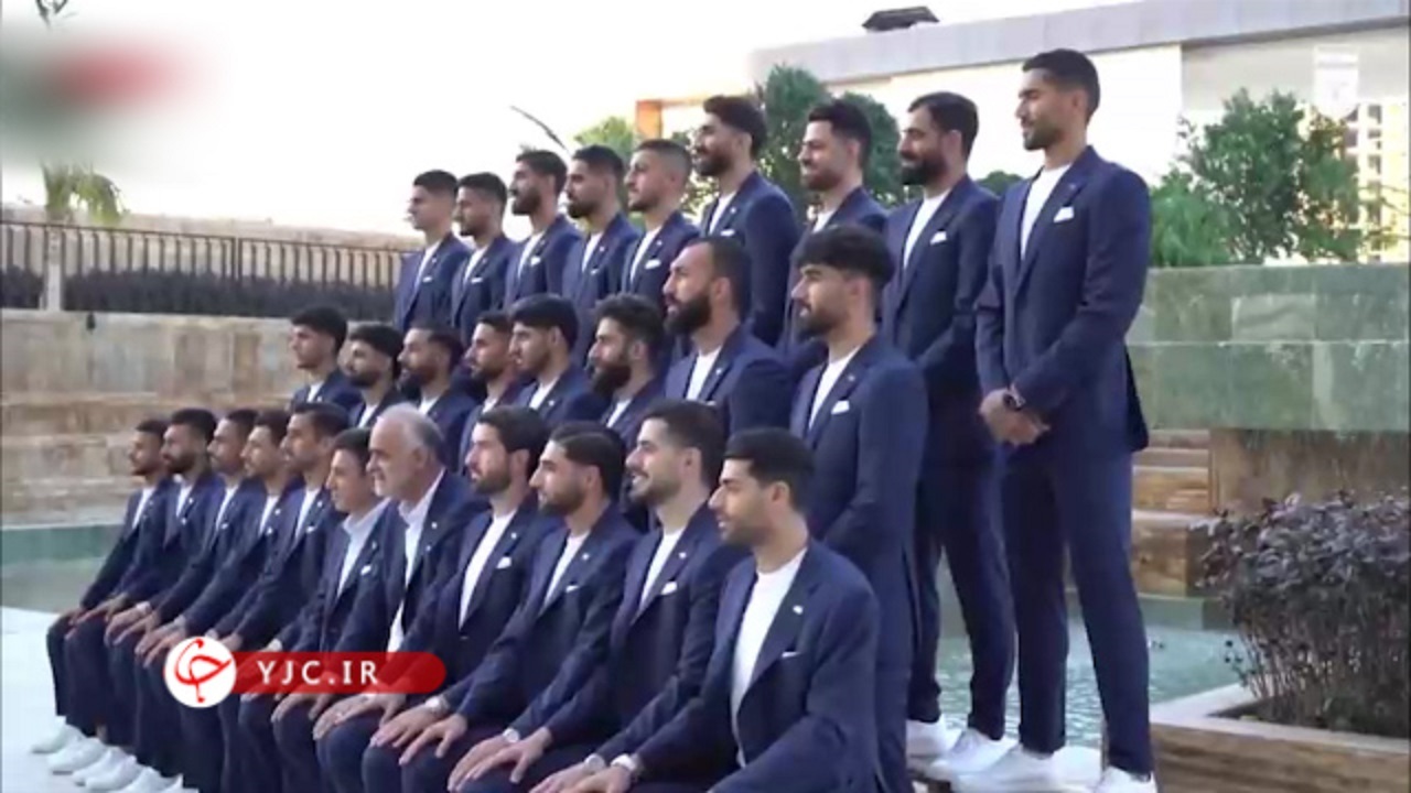 بازیکنان تیم ملی فوتبال با ظاهری متفاوت در راه قطر + فیلم