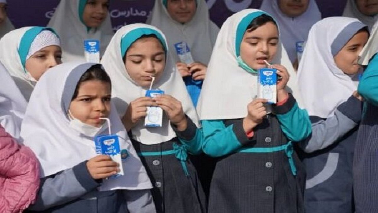 آغاز توزیع شیر در بین دانش آموزان ابتدایی ایلامی