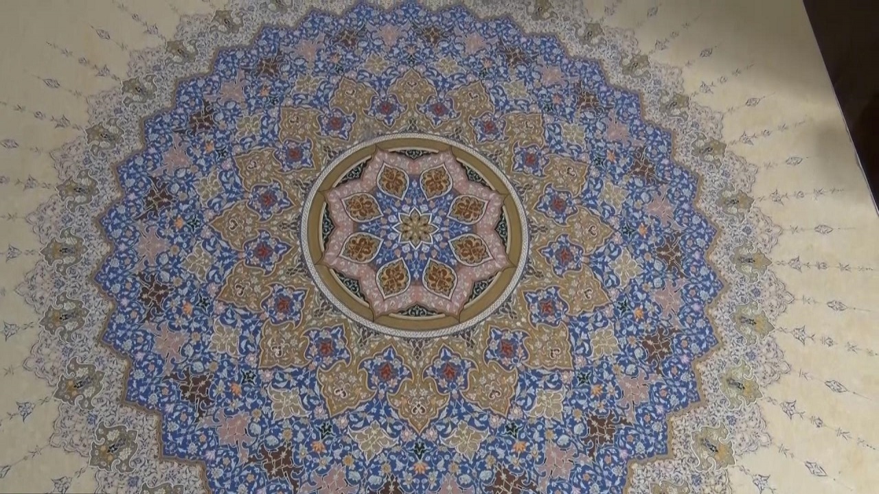 تذهیب کتاب آسمانی از آثار برجسته بانوی نگارگر