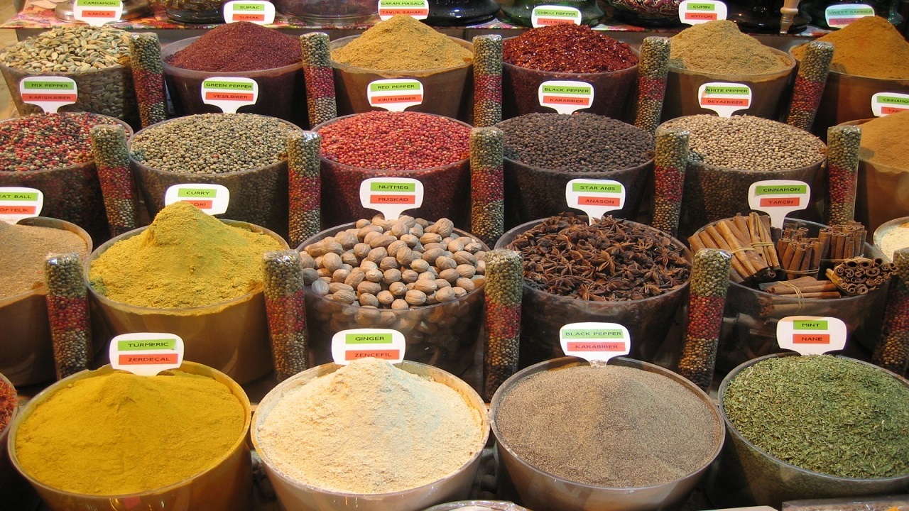 نظارت بر عطاری‌ها و بازار عرضه گیاهان دارویی در سمنان