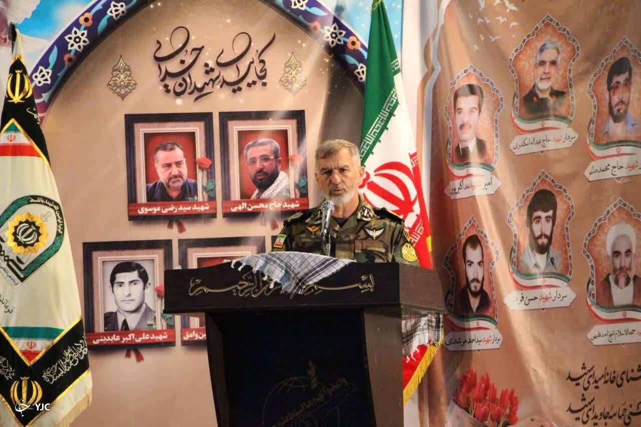 نیرو‌های مسلح جمهوری اسلامی ایران در مسیر ولایت حرکت می‌کنند