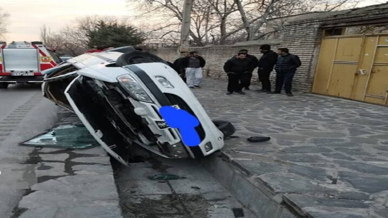 ۳ مصدوم بر اثر واژگونی پژو پارس در همدان