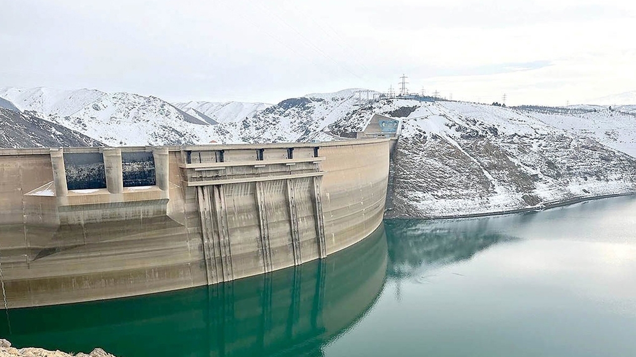 مشکلی برای تامین برق در دوره کم بارشی نخواهیم داشت