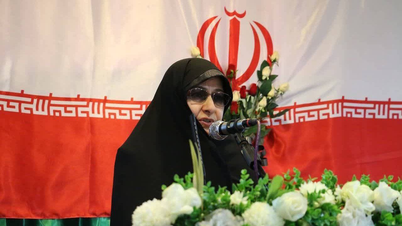 مردم ایران برای دفاع از راه شهیدان تا پای جان ایستاده‌اند