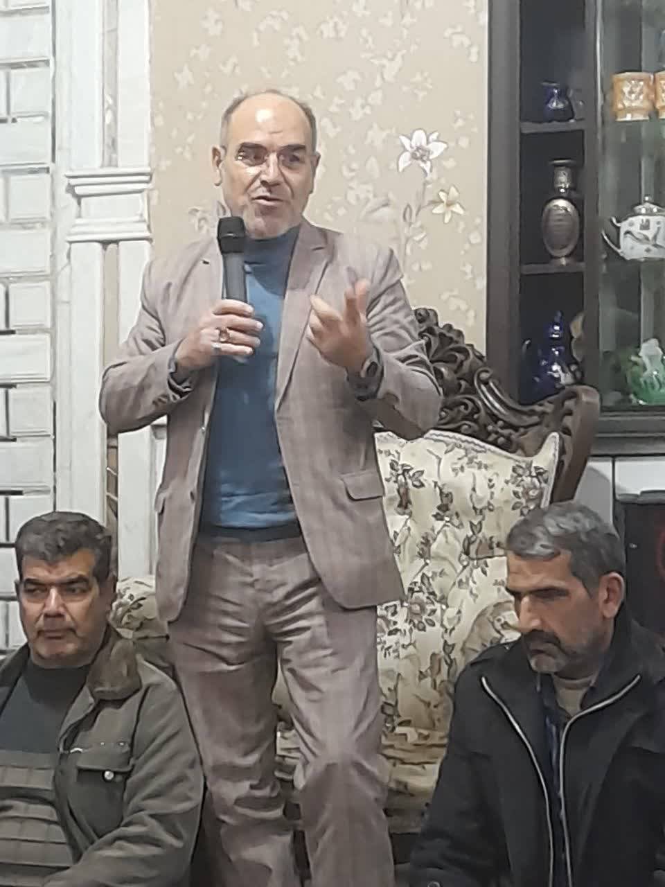 سخنرانی در مراسم کتابخوانی