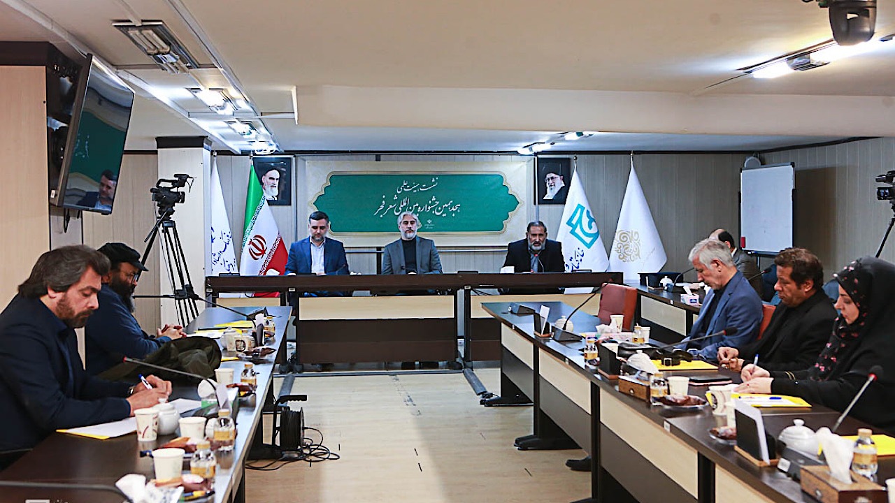 احمدوند: برای افزایش بهای مادی جشنواره بین‌المللی شعر فجر تلاش می‌کنیم