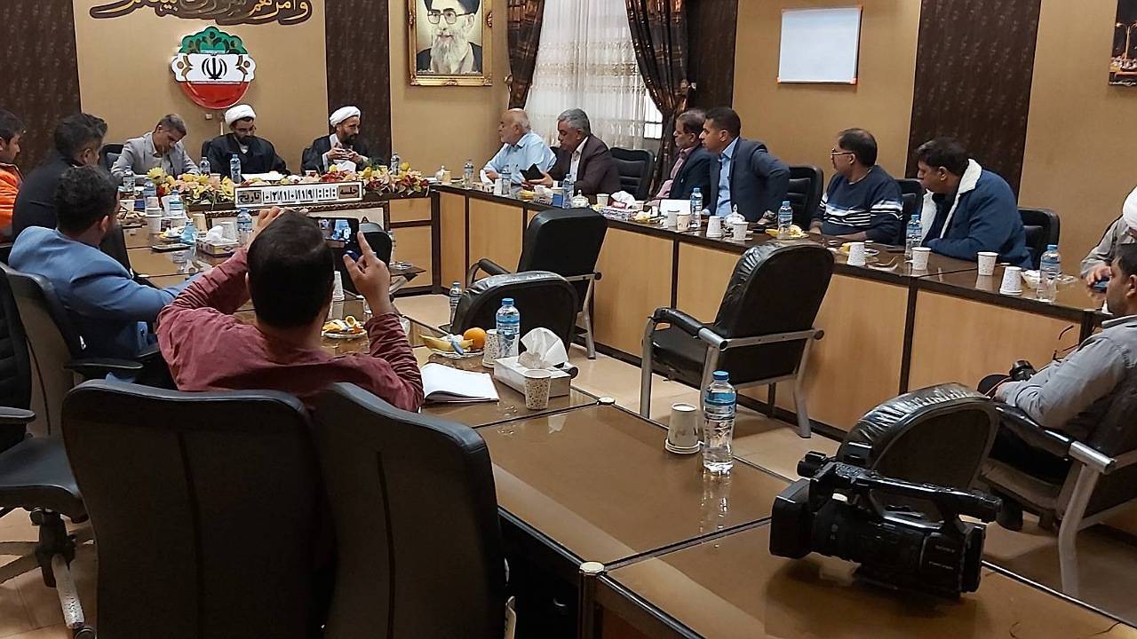 لزوم رفع مشکل تردد ماشین‌های حمل سنگ آهن بافق از انار