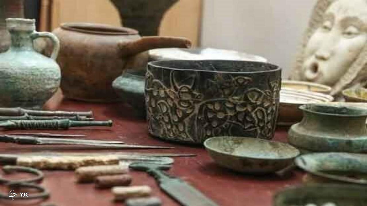کشف بیش از ۶۵۰ قلم اشیای تاریخی از قاچاقچیان در آذربایجان‌غربی