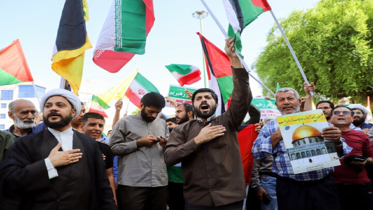 مردم اهواز برای حمایت از مردم فلسطین تجمع می‌کنند