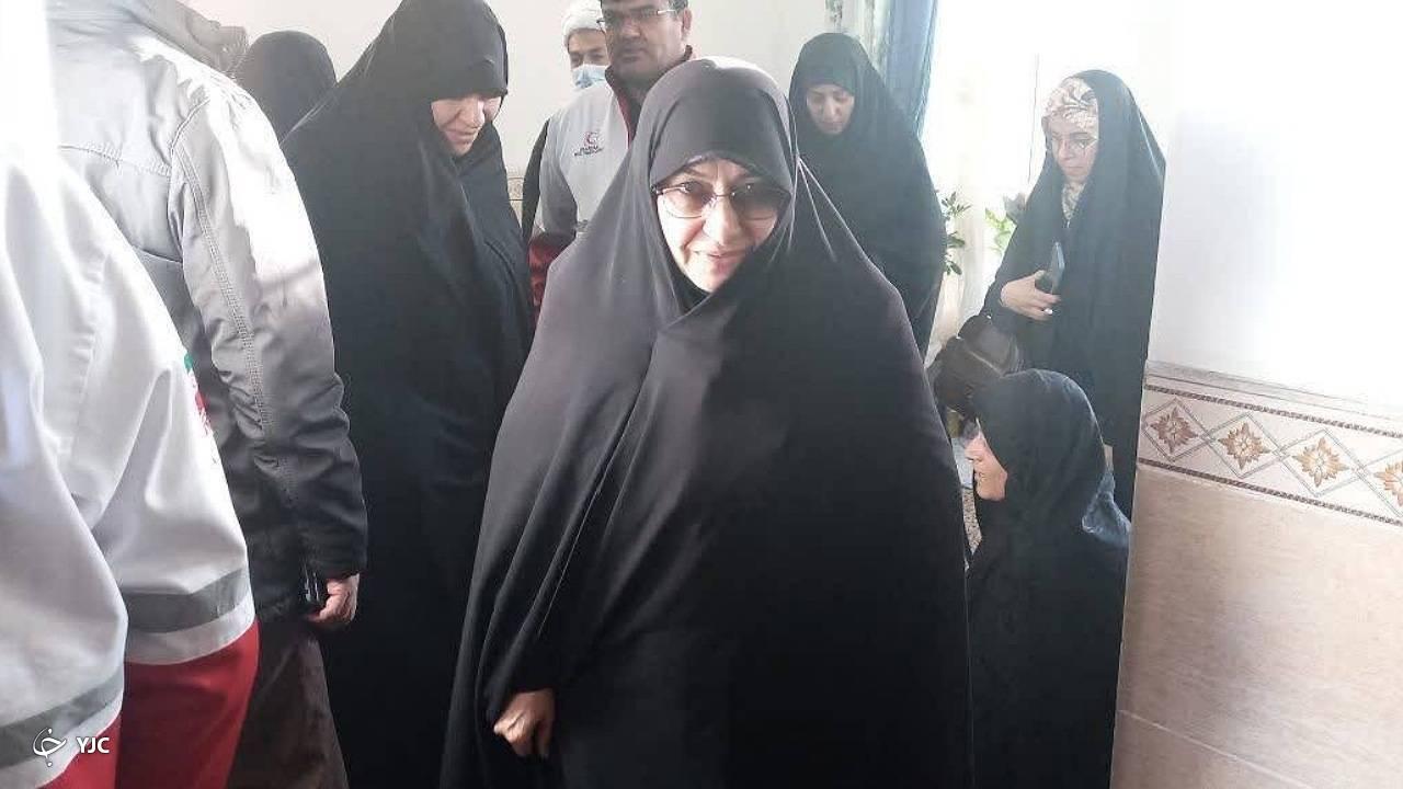 دیدار معاون رئیس جمهور با خانواده یکی از شهدای حادثه تروریستی کرمان +عکس
