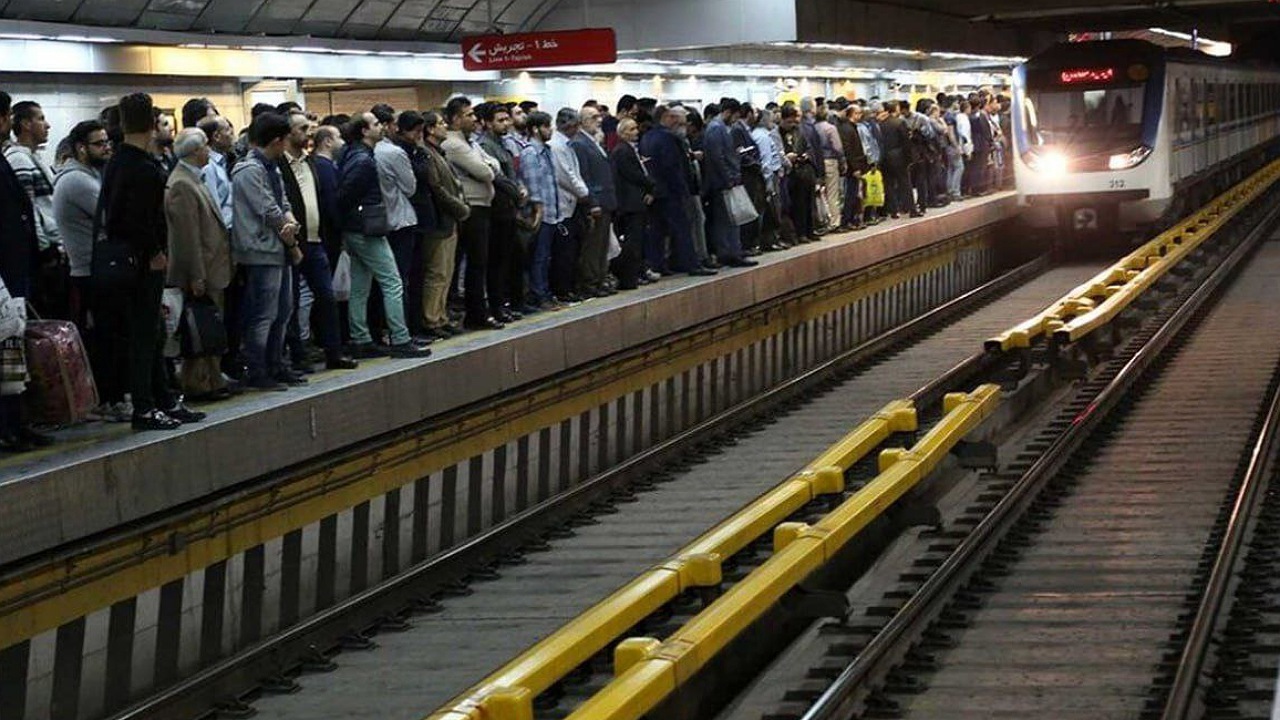 قطع برق قسمتی از خط ۴ مترو تهران/ مشکل برطرف شد