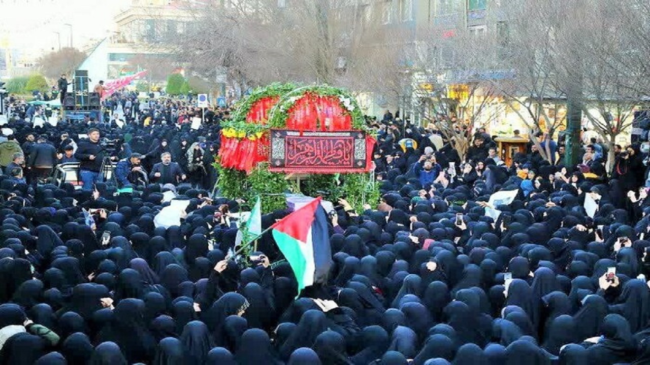پیکر بانوی شهید حملات تروریستی کرمان در مشهد تشییع و به خاک سپرده شد