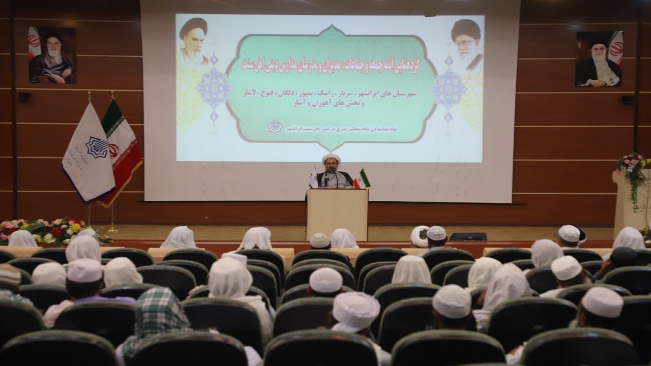 تنزل از جایگاه عالم دینی به جایگاه درگیری‌های سیاسی مایه تأسف است