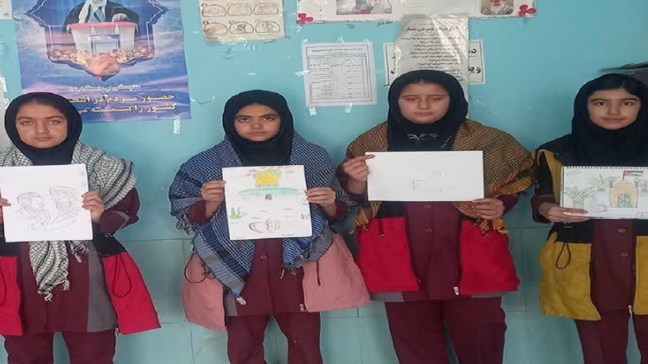 نقاشی دانش آموزان روستای عزیزآباد در حمایت از کودکان فلسطین + تصاویر