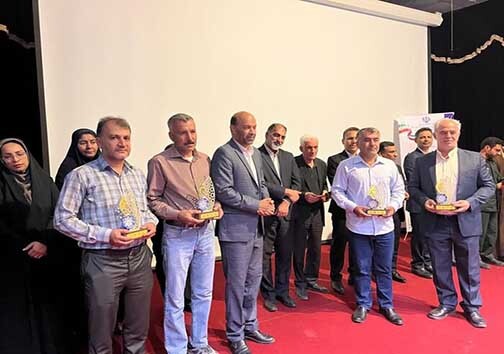 &nbsp;تجلیل ۱۵۱ دانش آموز قشمی برگزیده جشنواره های علمی پژوهشی