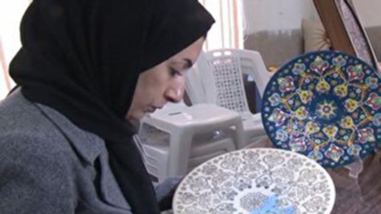زنده نگهداشتن صنایع دستی به همت بانوی فسایی + فیلم