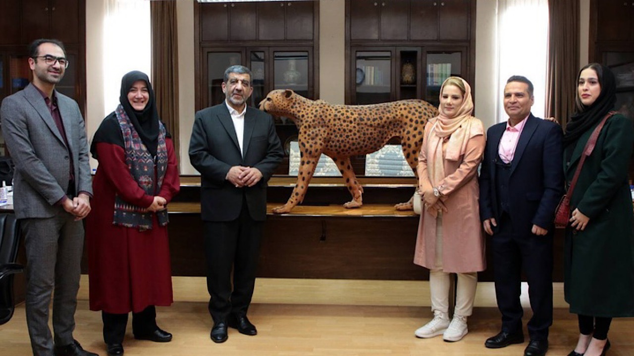 مجسمه چوبی «پیروز» رونمایی شد