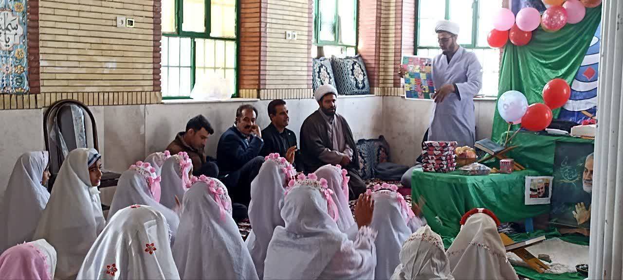 دانش آموزان در مراسم جشن بندگی
