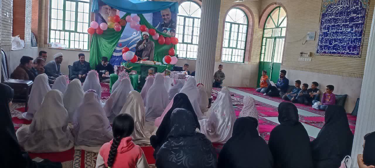 دانش آموزان در مراسم جشن تکلیف