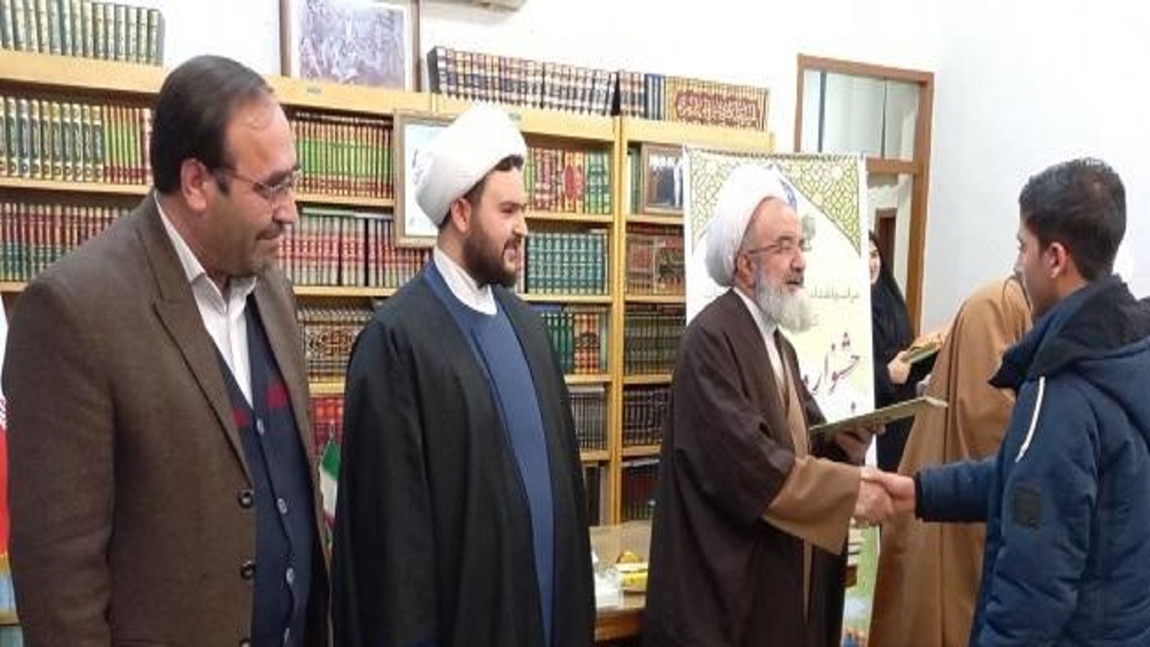 تجلیل از برگزیده‌های جشنواره قرآنی در مراغه