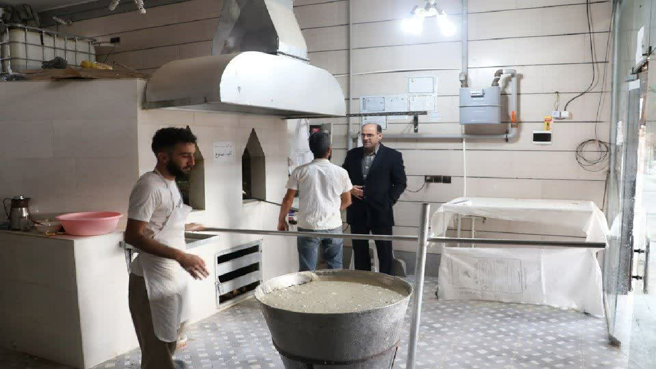 تنبیه ۲ نانوایی متخلف با قطع سهمیه آرد در شهر عصمت آباد