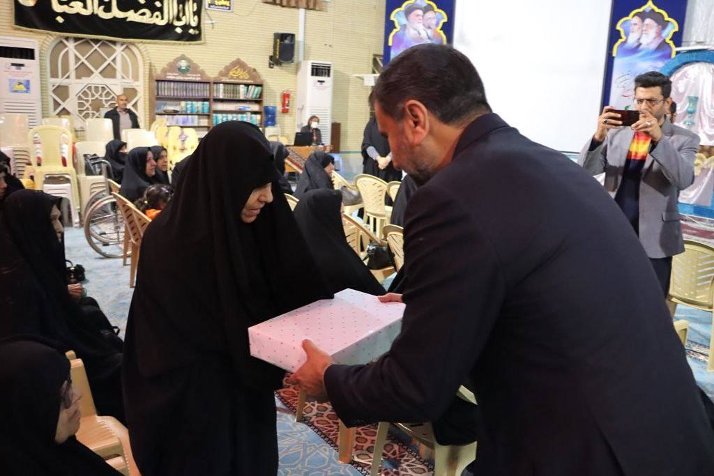 تقدیر از مادر شهید