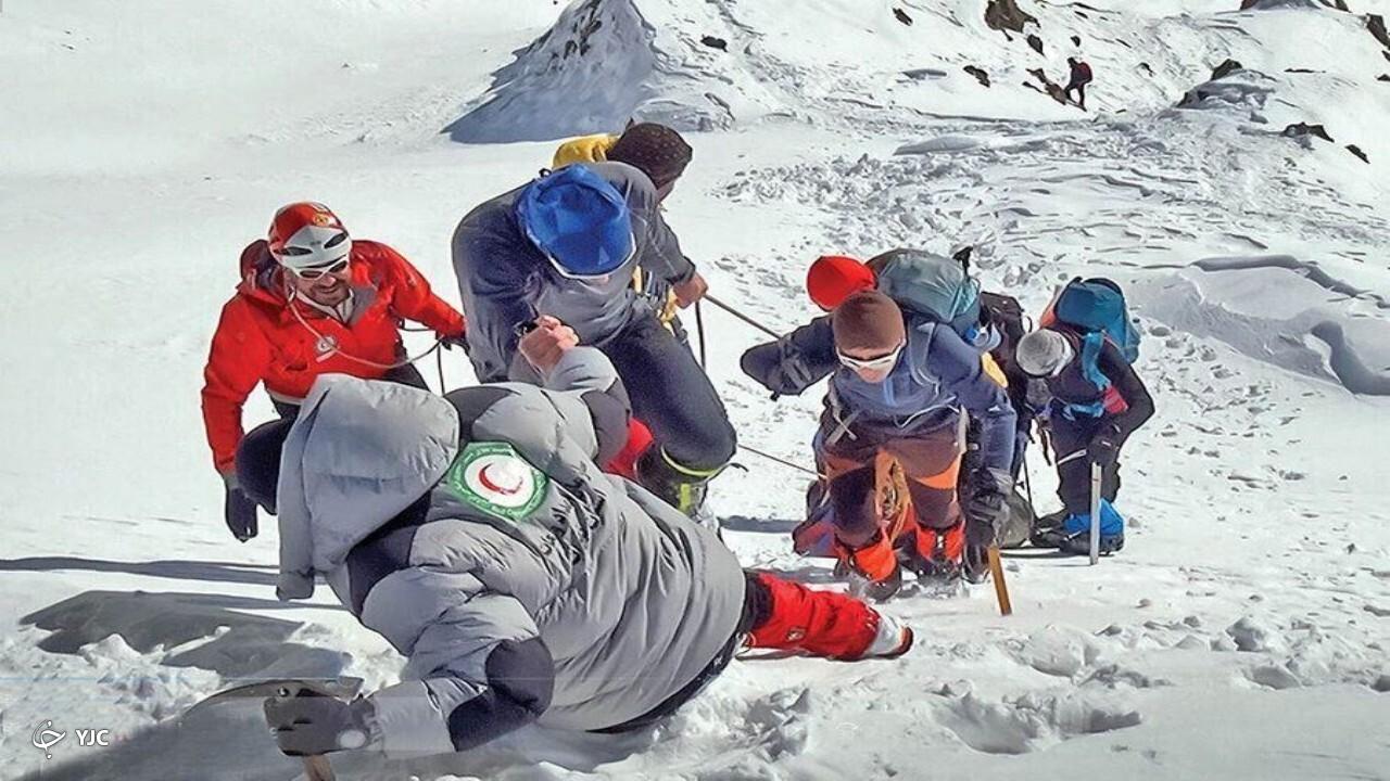 دومین روز جستجو کوهنوردان در ارتفاعات اشنویه با ۲ تیم آغاز شد