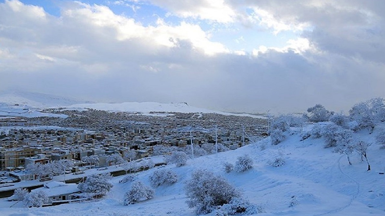 روستای گاودره سنندج با بارش برف رنگ و بوی زمستانی گرفت + فیلم