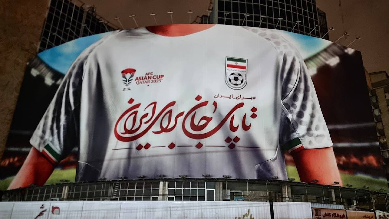 «برای ایران» دیوارنگاره جدید میدان ولیعصر (عج) شد