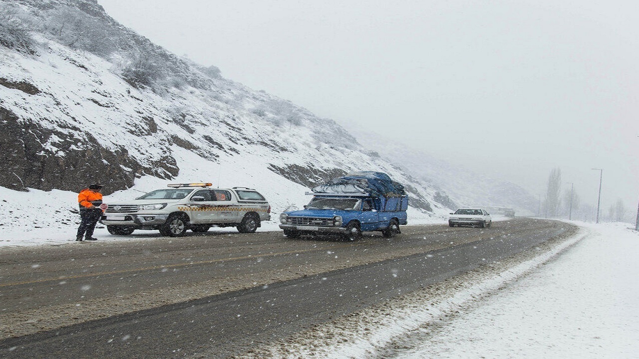 تردد در گردنه های آذربایجان غربی فقط با زنجیر چرخ میسر است