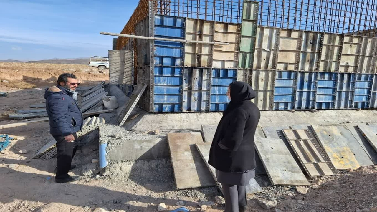 انجام بتن ریزی مخزن ۷۰۰ مترمکعبی روستای حسین آباد تاکستان