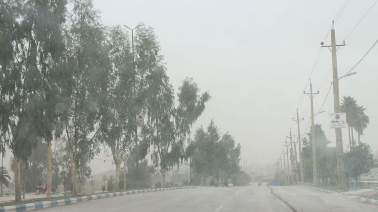 آسمان غبارآلود در آبادان و خرمشهر