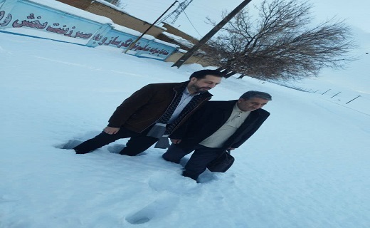 حضور کارمندان در محل کار در یک روز برفی