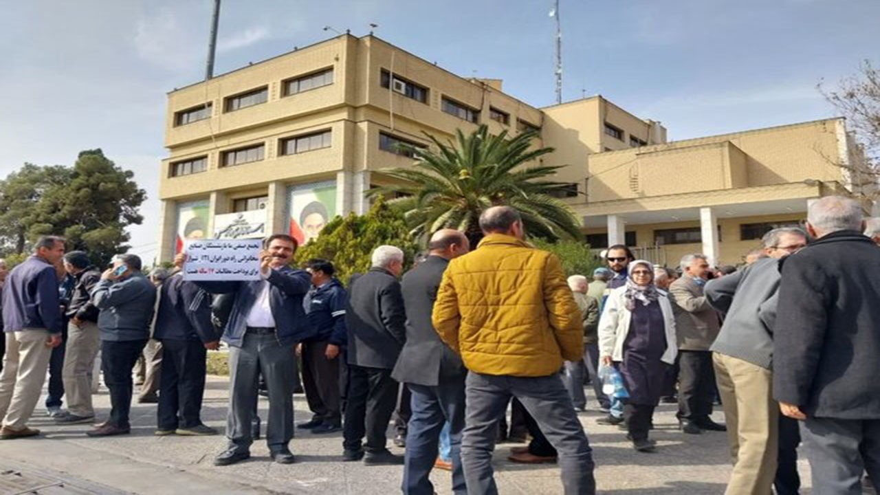 تجمع بازنشستگان کارخانه ITI مقابل استانداری فارس