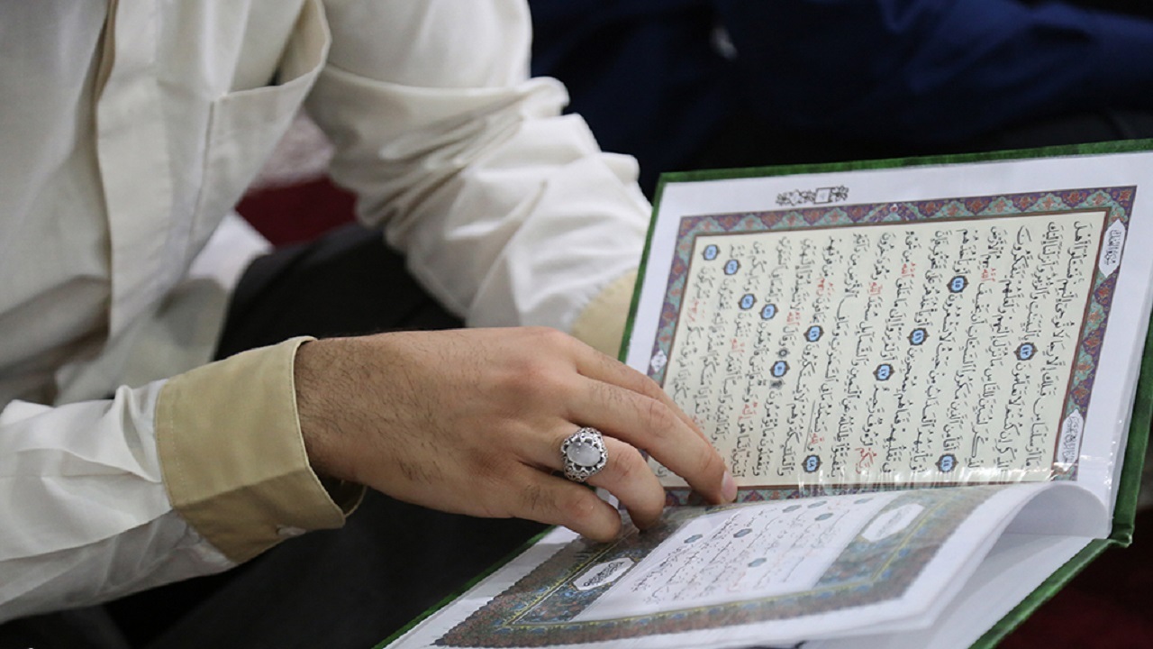 فیلمی از جلسات هفتگی تلاوت قرآن کریم در موسسه دارالقرآن و العتره تهران