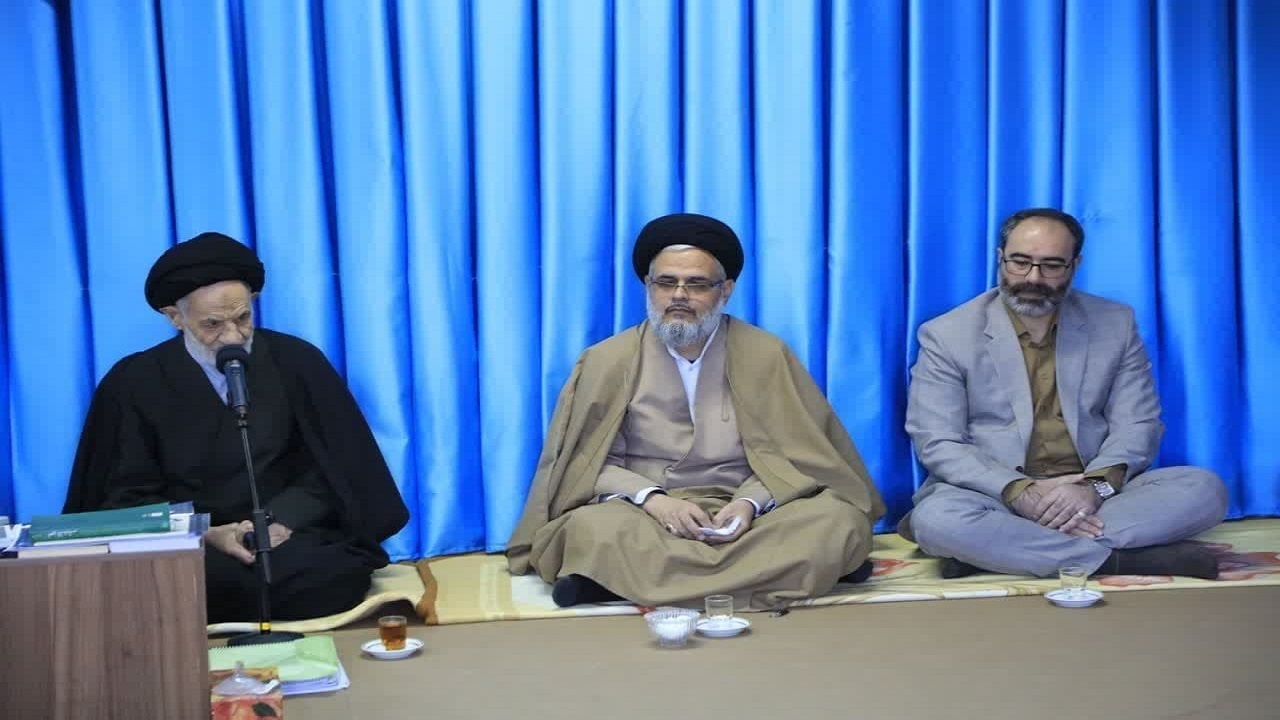 امروز آثار شکست همه‌جانبه بر استخوان‌های پوسیده استکبار پیداست