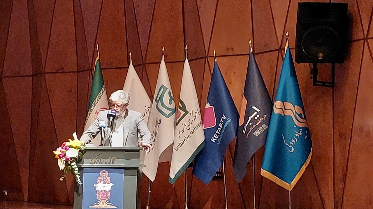 در تاریخ‌نگاری نمی‌توانیم بگوییم صاحب مکتب هستیم